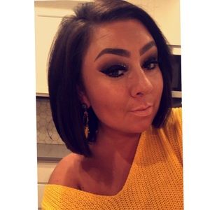 Meet your Posher, Cassandra